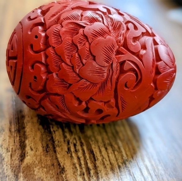 Red Cinnabar Egg Vintage Hand-Carved Chinese Decor - Picture 3 of 7